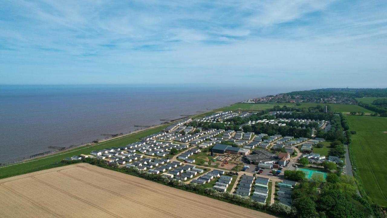 Stunning Caravan With Full Sea Views At Broadland Sands In Suffolk Ref 20236Bs Hopton on Sea Exterior foto