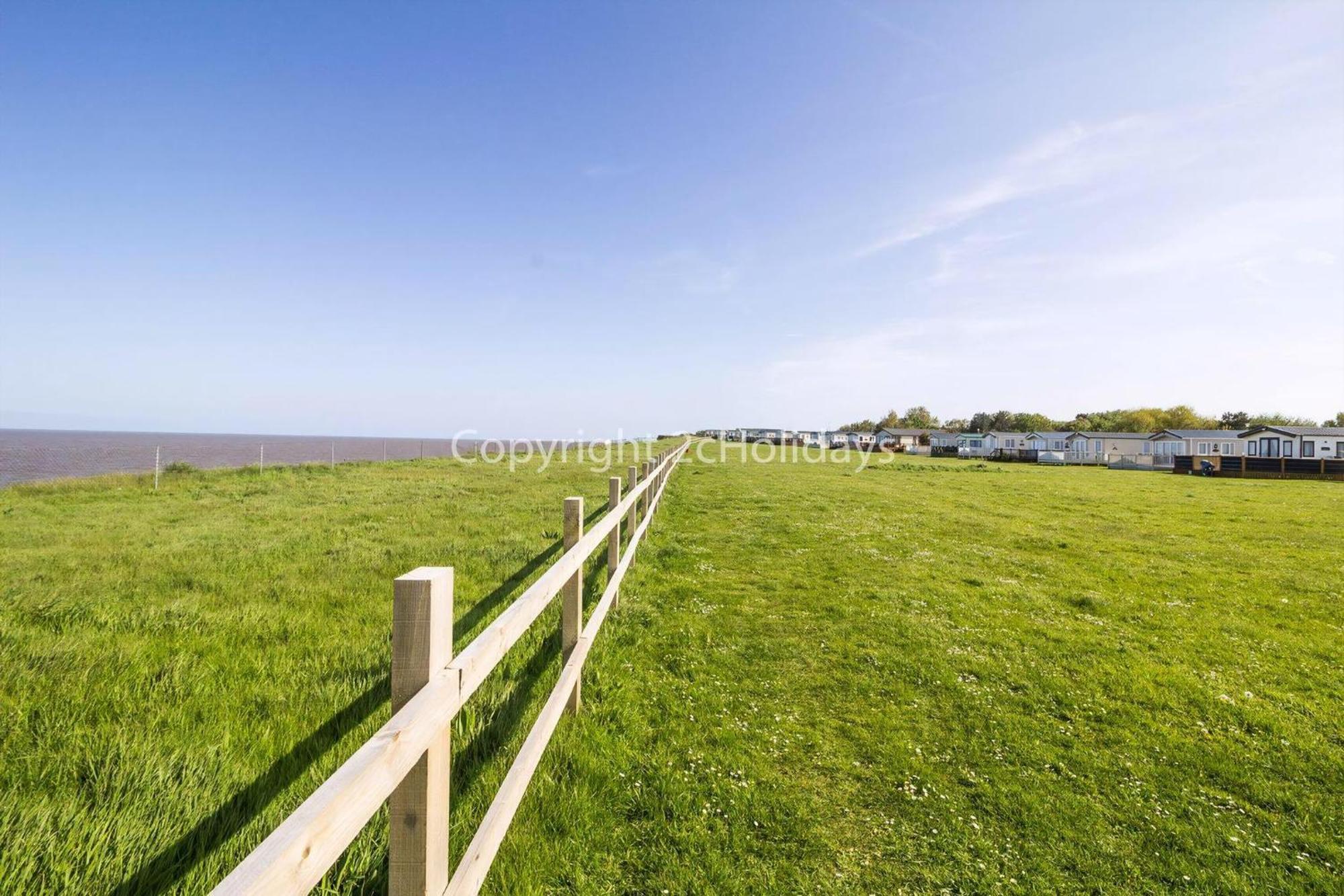 Stunning Caravan With Full Sea Views At Broadland Sands In Suffolk Ref 20236Bs Hopton on Sea Exterior foto